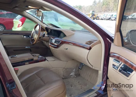 2008 Mercedes-Benz S 550 4Matic z USA, uszkodzony, nr VIN WDDNG86X68A208996